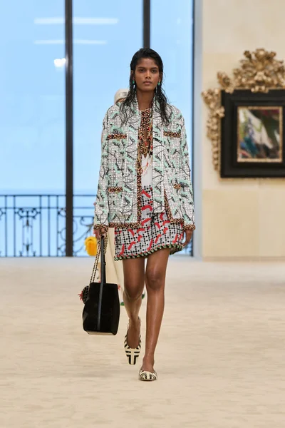 Look 11